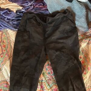 Lululemon Swift Pace Legging 28” Size 14 Black Camo